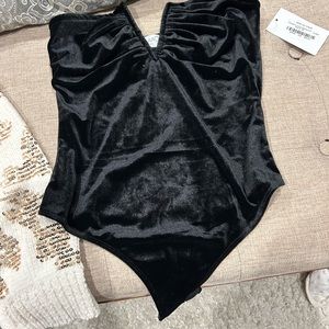 Brand new velvet strapless bodysuit from mod on trend , size M